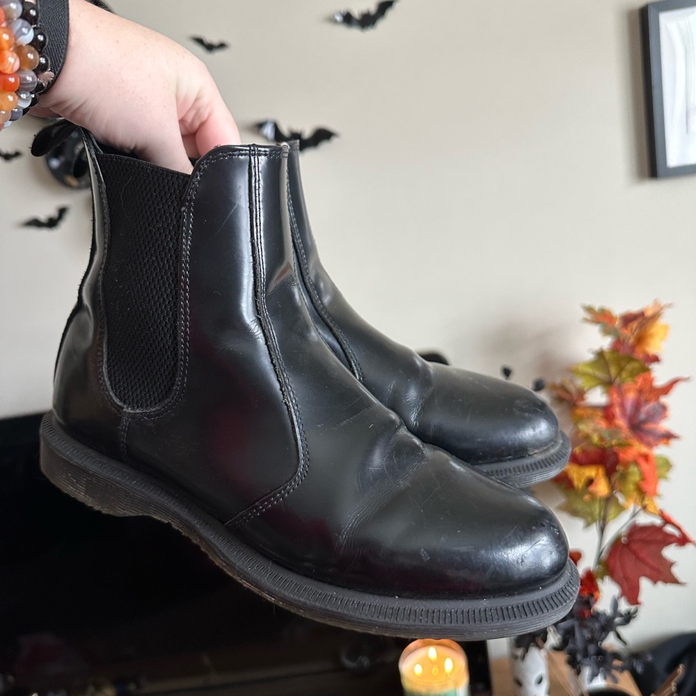 Flora Women’s Smooth Leather Chelsea Boots